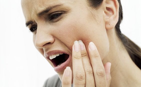 Ascesso dentale: che cosa è e come riconoscerlo